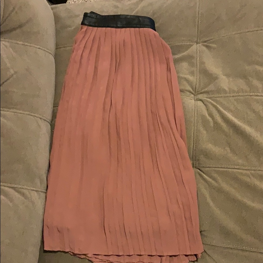 Dusty rose pleated skirt